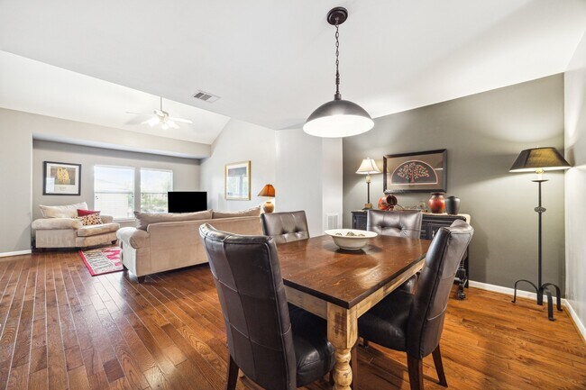 Foto del edificio - 1138 W 25th St