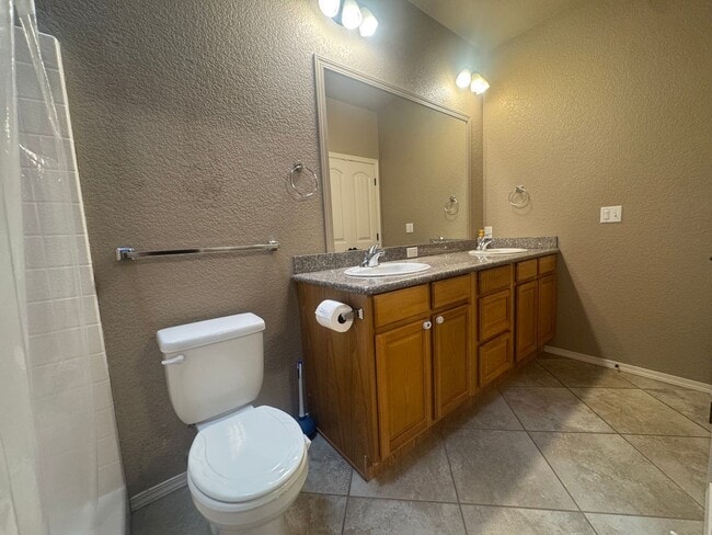 Building Photo - Lovely Loleta! Executive 3 bed, 2 bath home