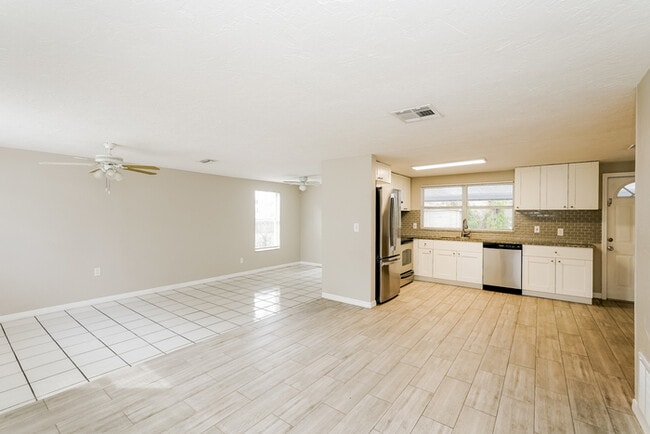 Building Photo - 1008 Grantwood Ave