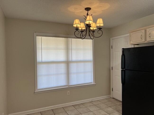 Foto del edificio - 145 Caleb White Blvd