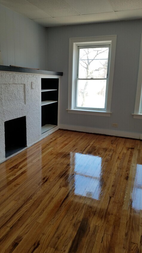 Foto principal - 9212 S Stony Island Ave
