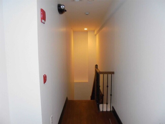 Foto del edificio - 250 Post Ave