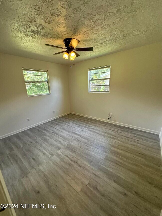 Foto del edificio - 3932 Lane Ave S