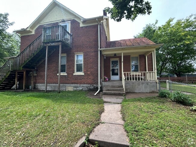 Building Photo - 1604 10th St S