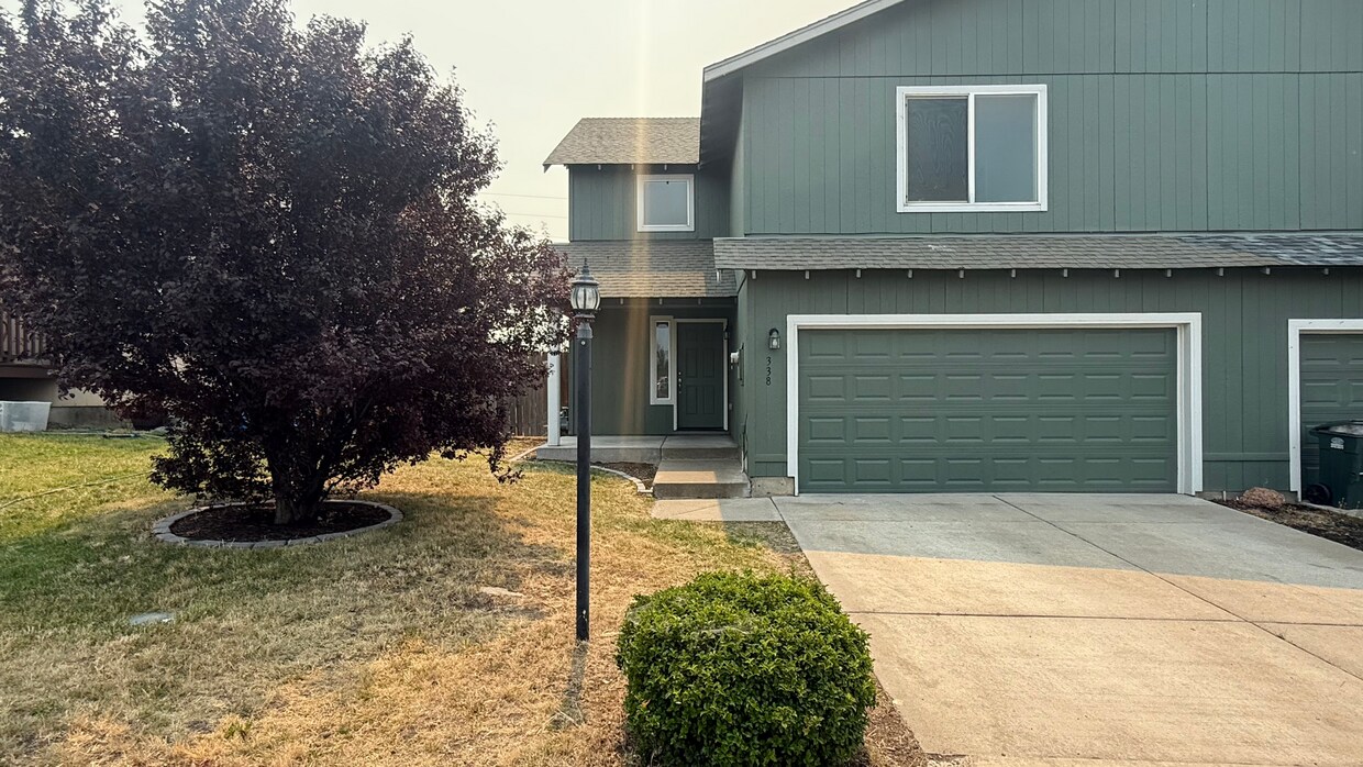 Foto principal - Spacious Strawberry Heights Duplex for Rent