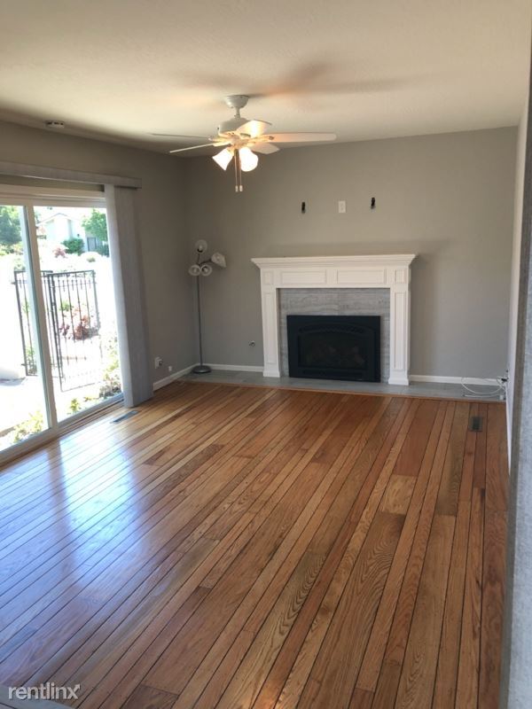 Building Photo - 4 br, 2 bath House - 2704 Hallmark Dr.