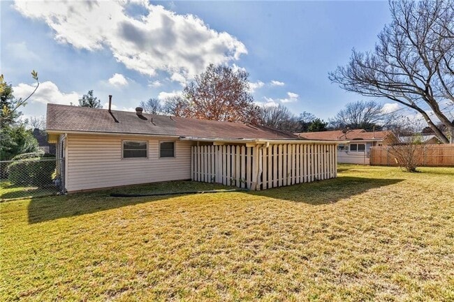 Building Photo - 8424 Jamestown Dr