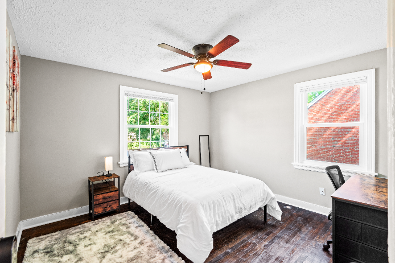 Foto principal - 206 E 37th St