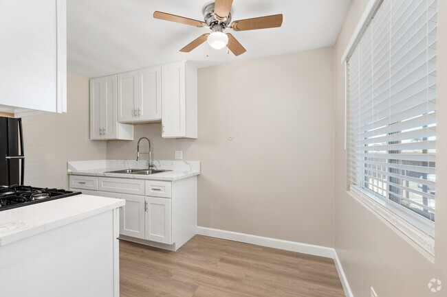 Plan B, 2 Bed / 1 Bath, 738 Sq. Ft. - Dining Area - NC18 Apartments