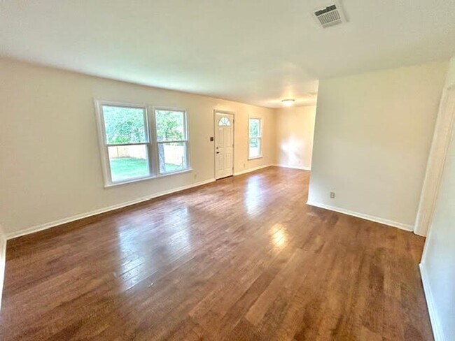 Foto del edificio - 3130 Tucker Dr NW