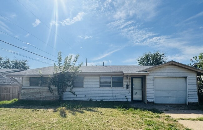 Building Photo - 1807 Westcliff Dr