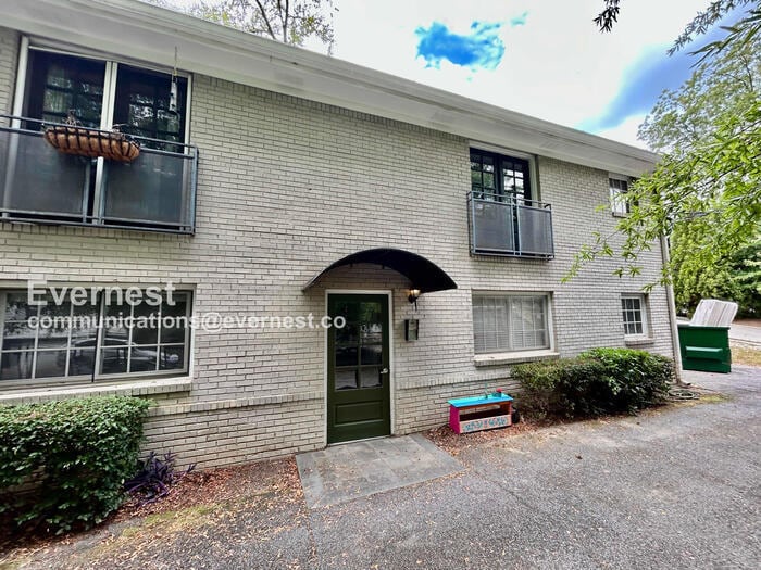 Primary Photo - 798 St Charles Ave NE