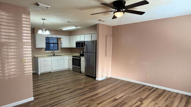 Building Photo - 2 Bedroom Home w/ Flex Room, fenced in yard - Close to base!!