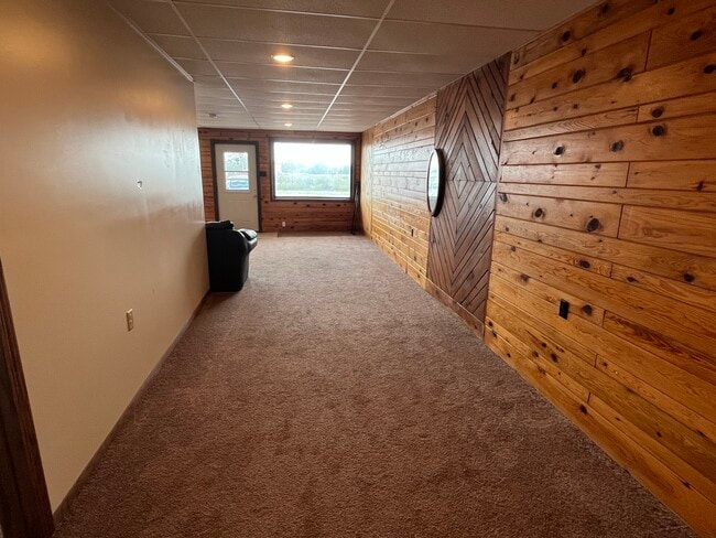 Building Photo - 409 Meadow Dr