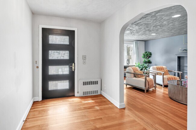 Building Photo - 26 Pearsall Pl