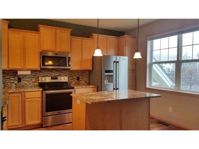 Building Photo - 11749 Emery Village Dr N