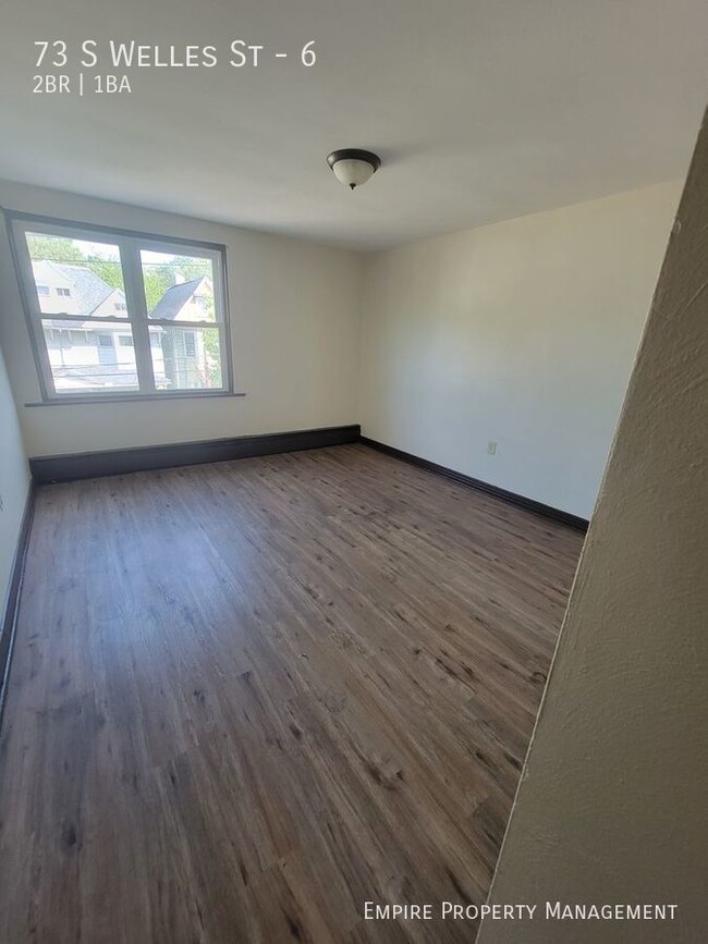 Building Photo - Under New Management! 2 bedroom/ 1 bathroo...