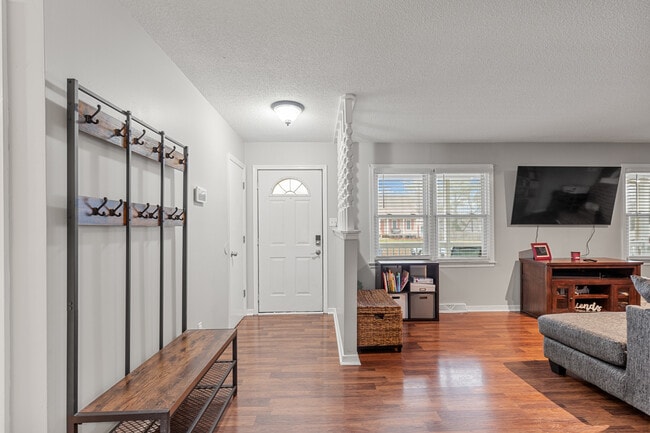 Building Photo - 3012 Fielding Rd