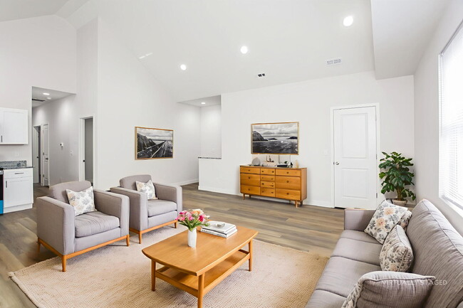 Building Photo - "Spacious 3-Bed, 2-Bath Urban Retreat on Winthrop Ave – Perfect for Comfortable Living!"