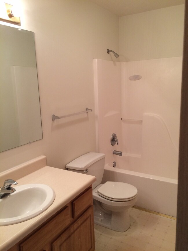 Master bathroom - 8415 Eagle Crest Rd
