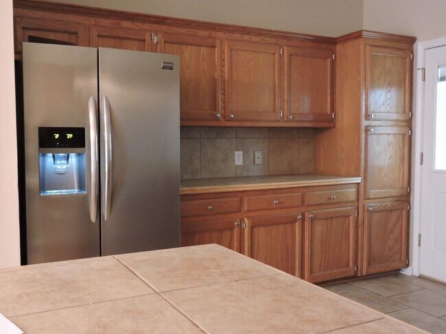 Foto del edificio - Great 3 Bedroom, 2 Bath Home - No Carpet