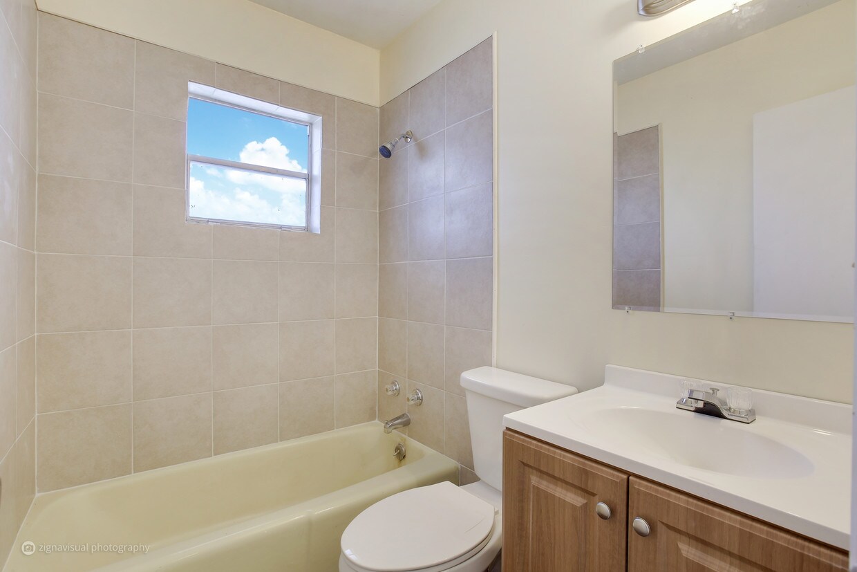 Foto principal - 750 NE 10th St