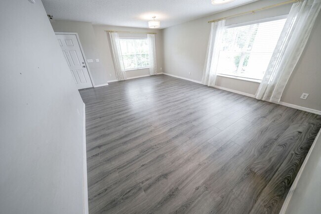 Foto del edificio - SPACIOUS 4 BEDROOM 2.5 BATH TWO STORY CLERMONT HOME