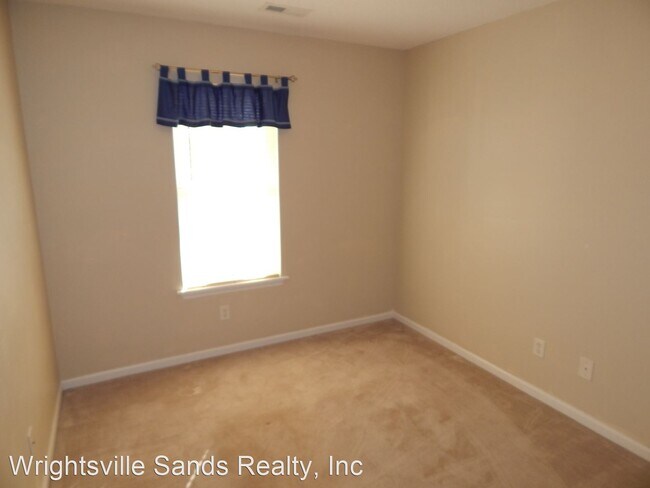 Building Photo - 3 br, 2 bath House - 713 Brewster Lane