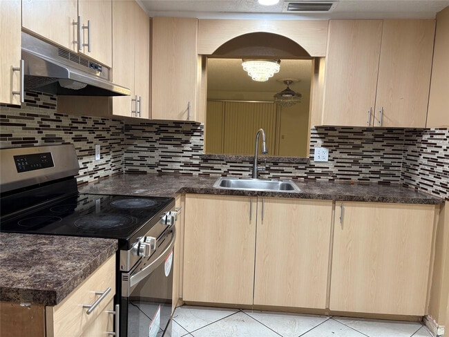 Building Photo - 2831 Pierce St