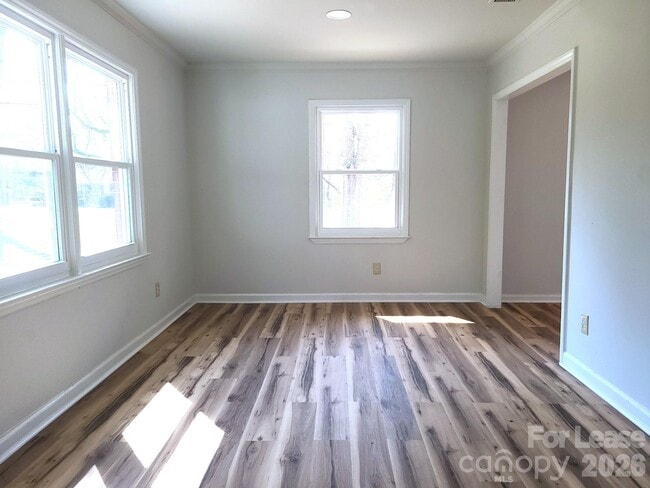 Building Photo - 711 E John St