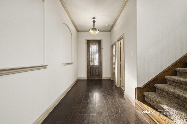 Building Photo - 588 Deverson Dr