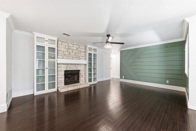 Building Photo - 8404 Hornet Dr