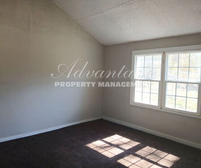 Building Photo - Super Cozy Newly Remodeled Home - Open to ...