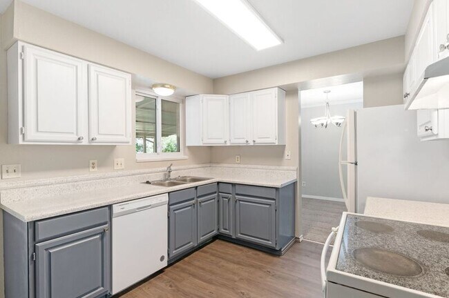 Building Photo - 7141 Deframe Ct