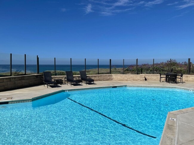 Building Photo - 245 S Helix Ave