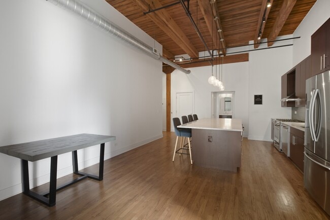 Foto del edificio - 525 W Superior St