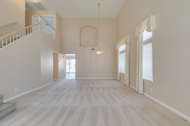 Living & Dining - 2113 Desert Pines St