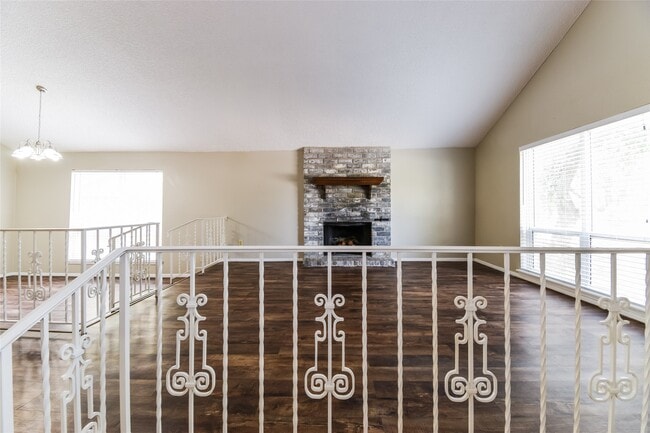 Building Photo - 2422 Hilton Head Dr