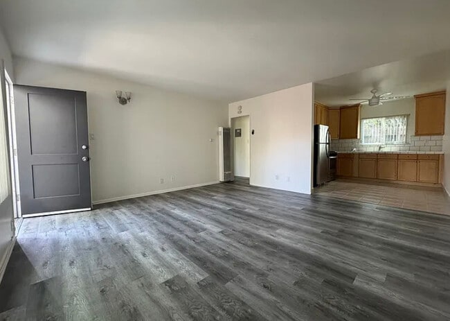 Building Photo - Grand Avenue Apartments