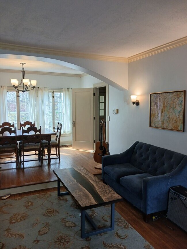 Foto del edificio - Four Bedroom One and a Half Bath House