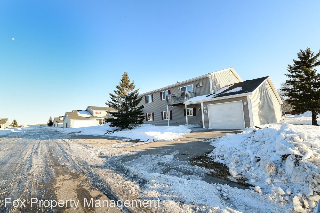 Foto principal - 1517-1516 Cedar Dr NE