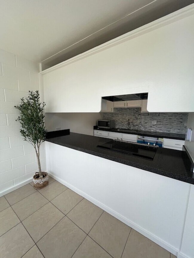 Building Photo - Mililani Town 2 bed/1 bath Apartment