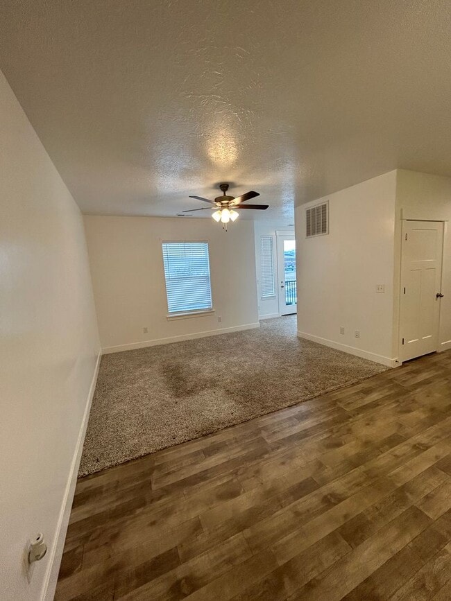 Building Photo - 3 Bedroom 2 Bathroom Condo Herriman