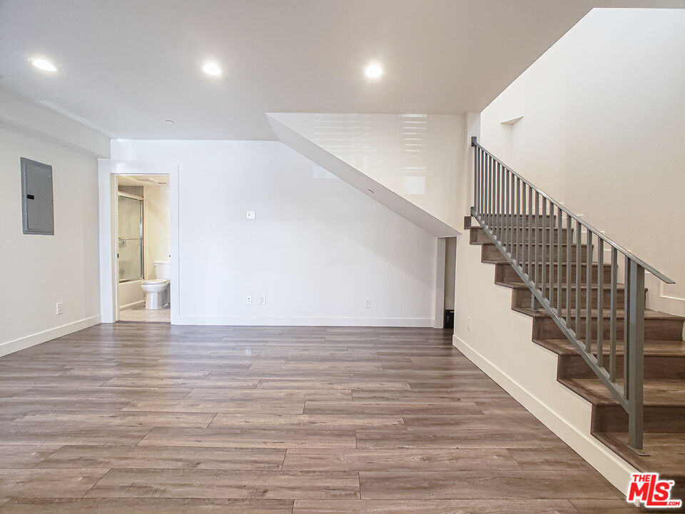 Foto principal - 635 N Normandie Ave