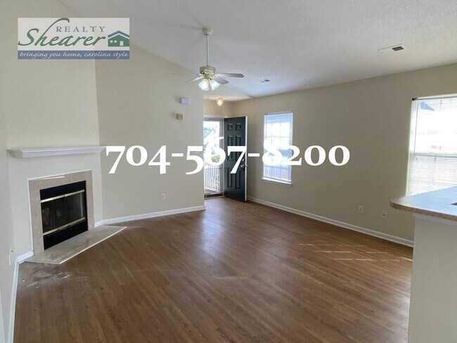 Building Photo - 3 Bed, 2 Bath Ranch in East Charlotte near...