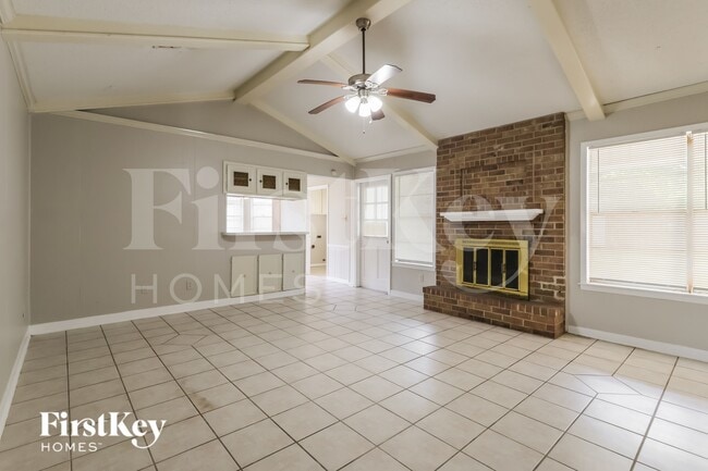 Building Photo - 222 Magic Oaks Dr