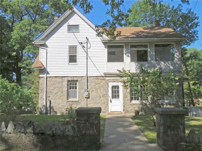 Building Photo - 126 Mt Hope Blvd