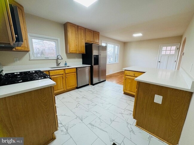 Foto del edificio - 8111 Analee Ave