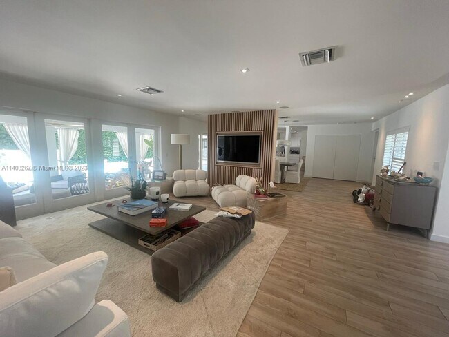 Building Photo - 181 Island Dr