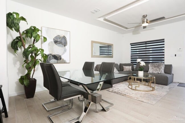 Building Photo - 13 E Yuma Ave